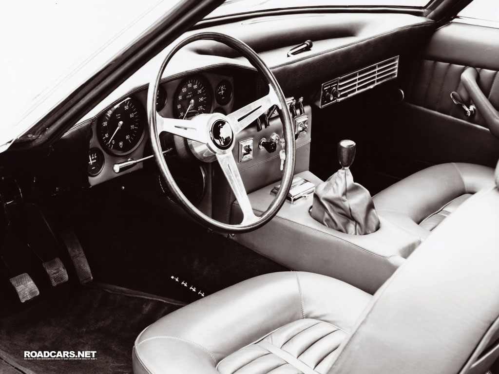 Lamborghini Islero Interior
